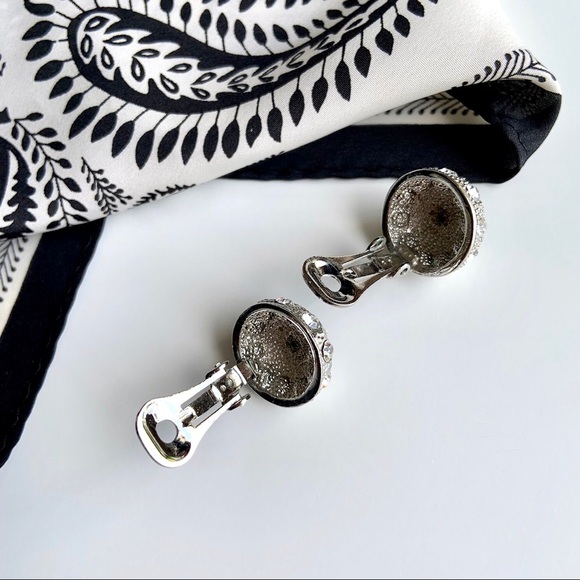 Vintage domed crystal clip earrings - Picture 5 of 5